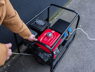 Jeneratör Neden Çalışmaz? Enerji Kesintisinde Hayatta Kalma Rehberi ve En Sık Görülen 5 Arıza