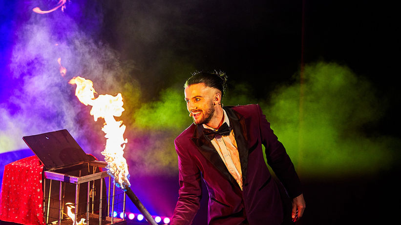 3 CIRCUS LIVe 1920x1080.jpg