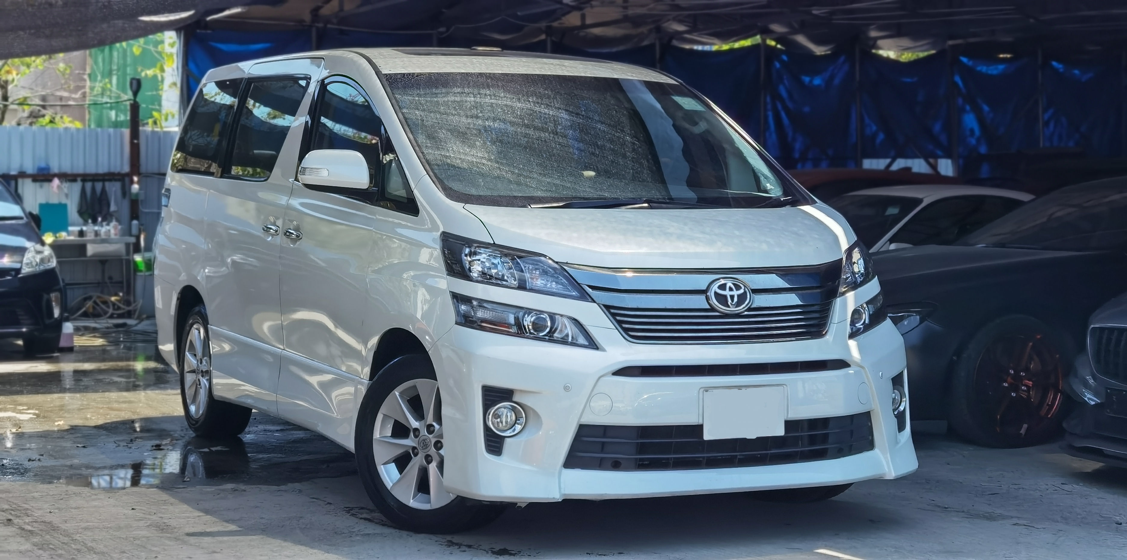 2013 Toyota Vellfire 3.5 3456C.C.
