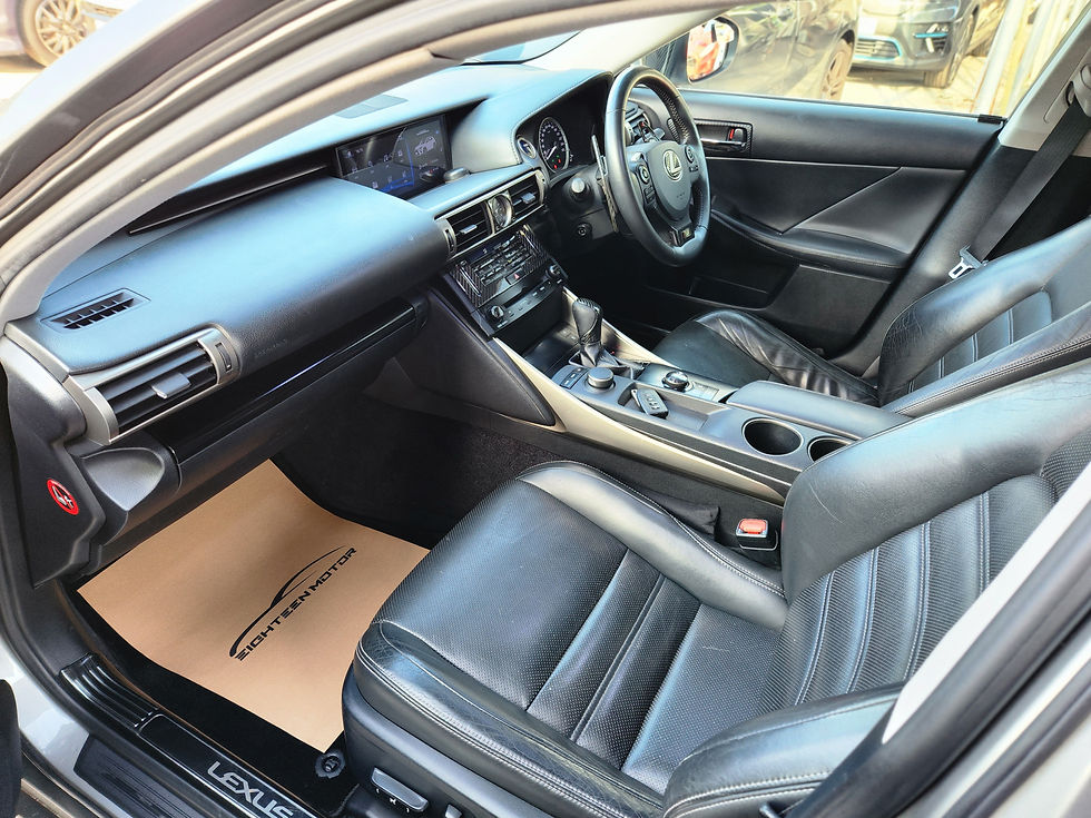 縮圖：2013 LEXUS IS300H F SPORT 2500C.C.