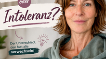 Frau mit Info zu Allergie und Intoleranz