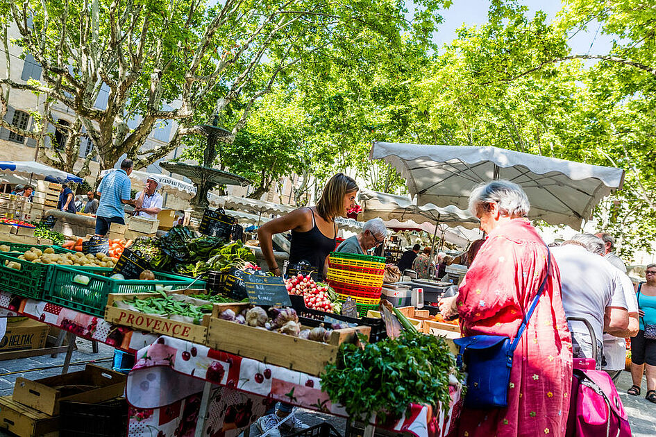Marché place aux herbes Uzès