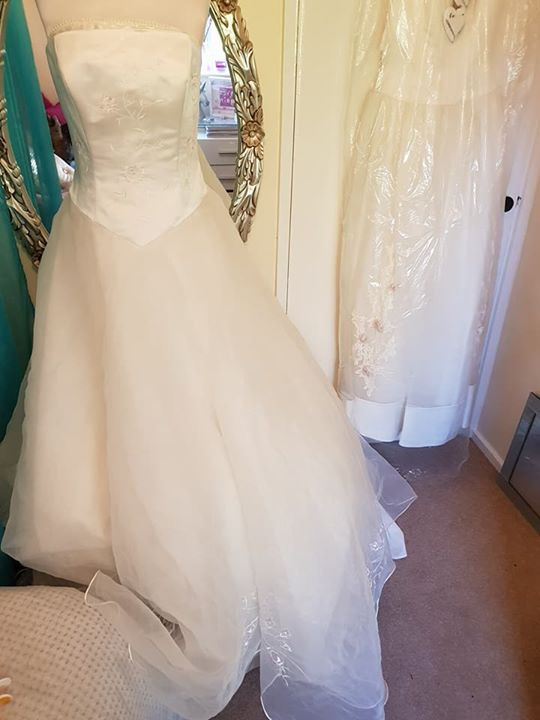 Thumbnail: Ivory Organza Bridal Design Dress