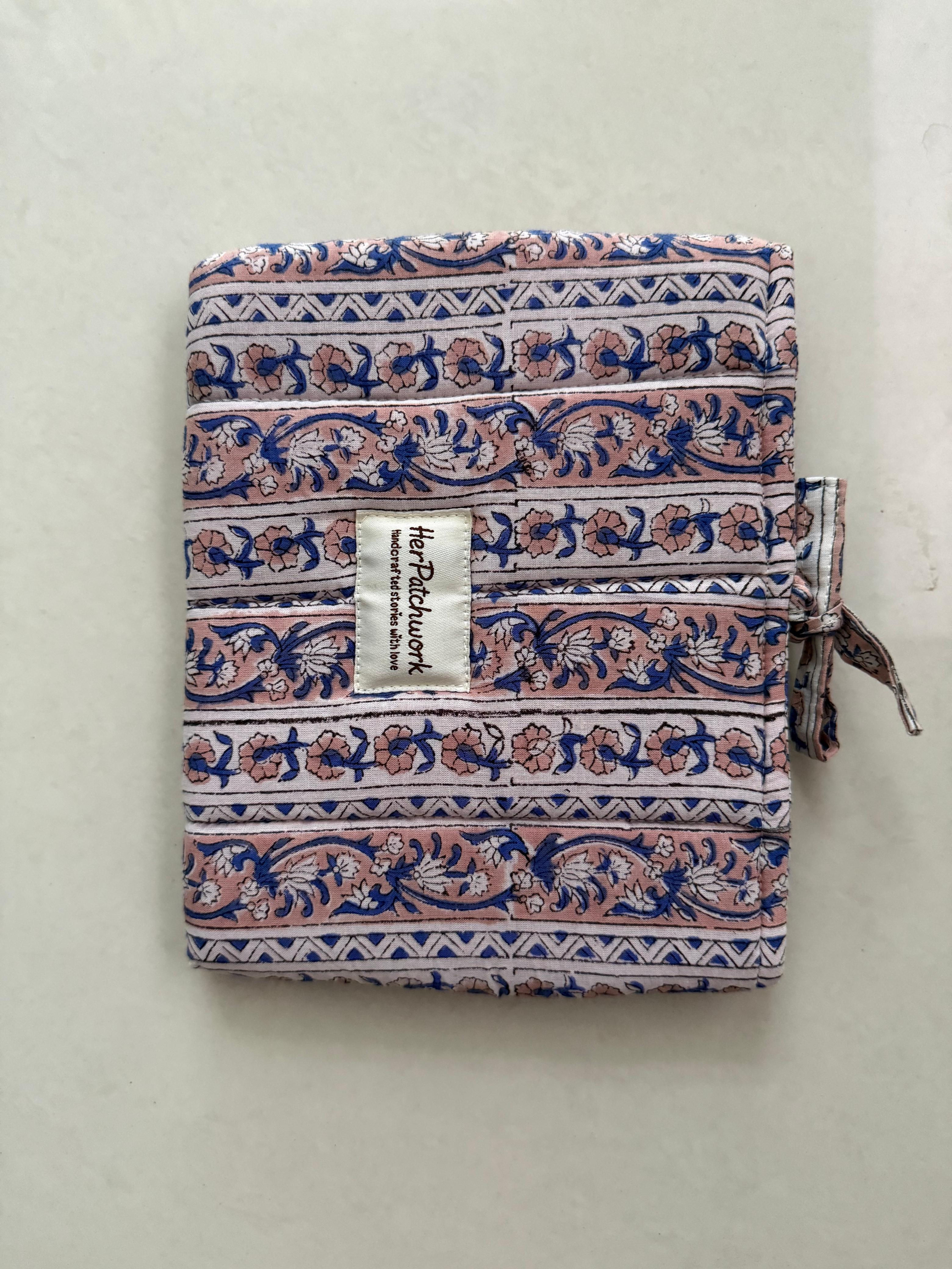 White and blue kindle sleeve