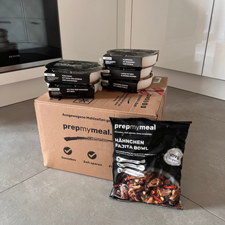 Prepmymeal Karton mit verschiedenen Gerichten in der Verpackung