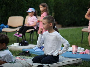 O seară magică în aer liber: Momente de neuitat la evenimentul "Movie Night" în grădina TM Academy