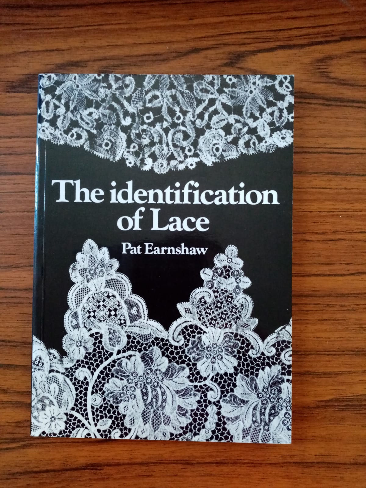 The Identification of Lace by Pat Earnshaw