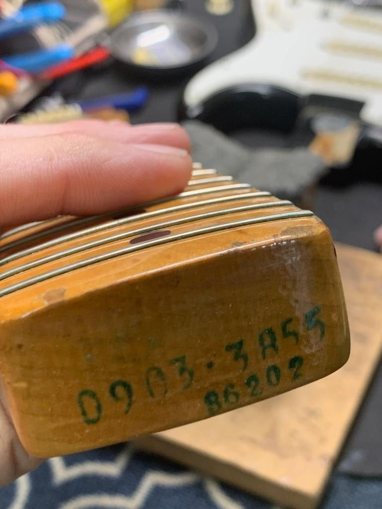 Thumbnail: 1975 Fender Stratocaster
