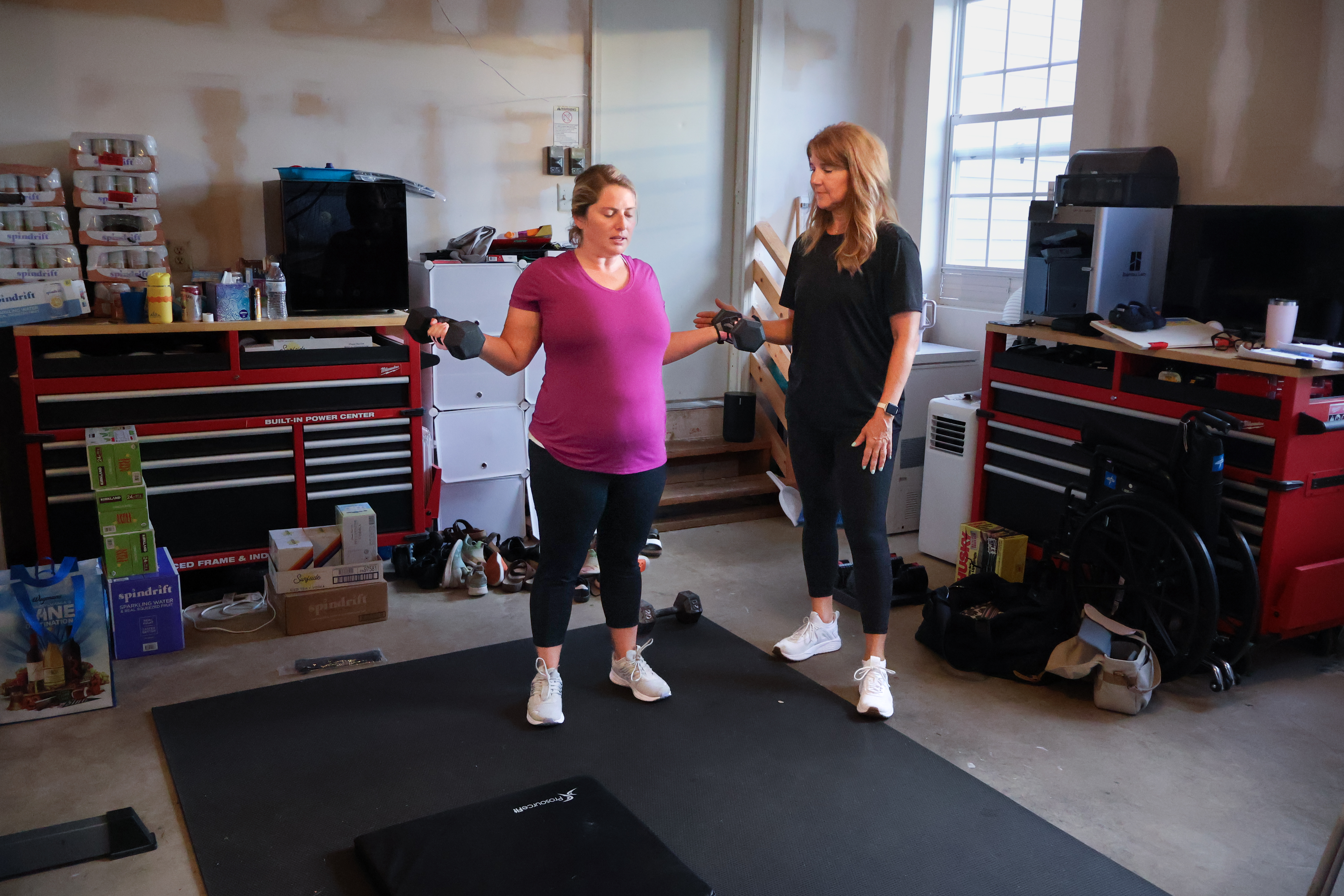 Trainer coaching client