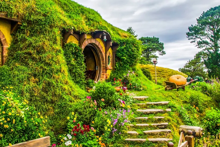 Enchanting-Travels-New-Zealand-Tours-Hobbit-house-in-Hobbiton-New-Zealand.webp