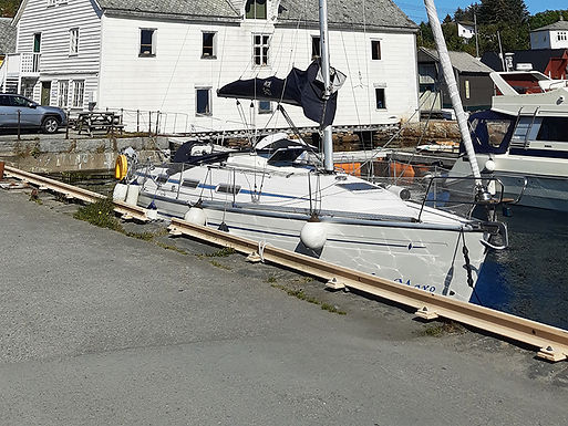 Alto Mare at dock.jpg
