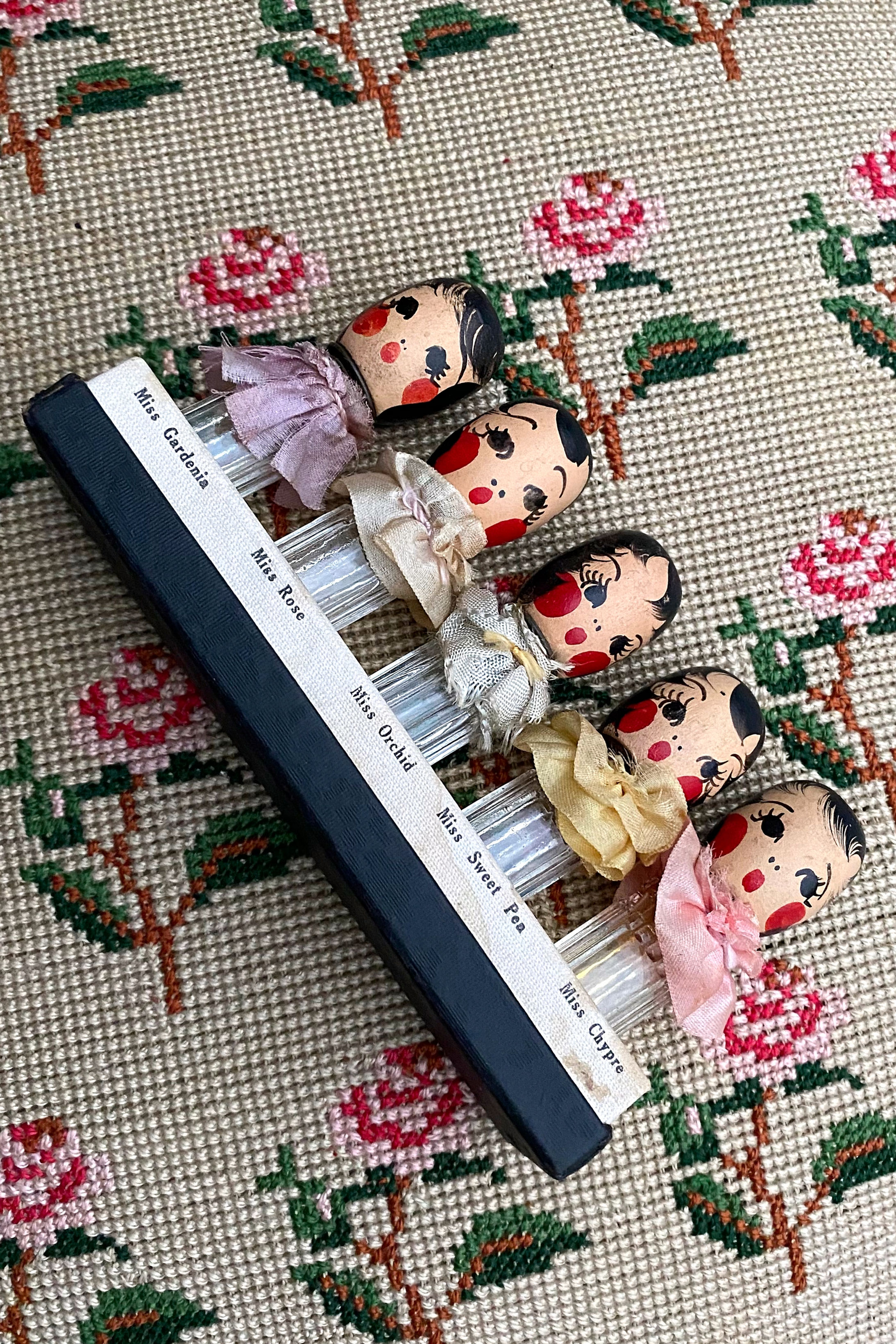 Set de flacons de parfum "Dionne Sisters" 1930s