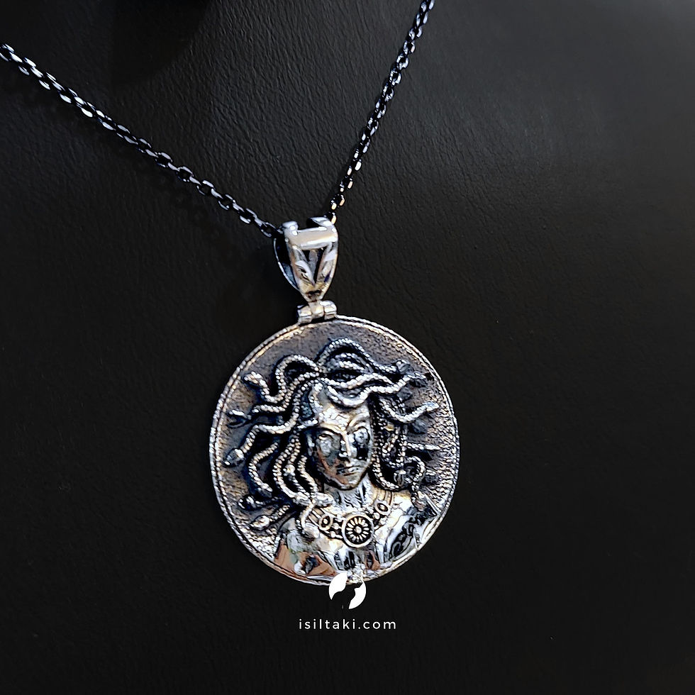 Küçük resim: Medusa Kolye