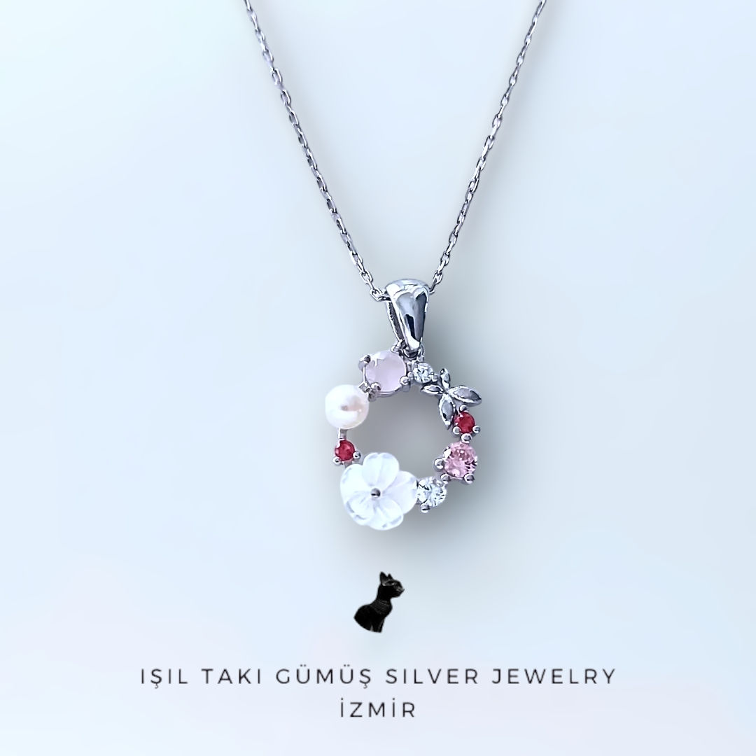 White Manolya Çiçeği Kolye