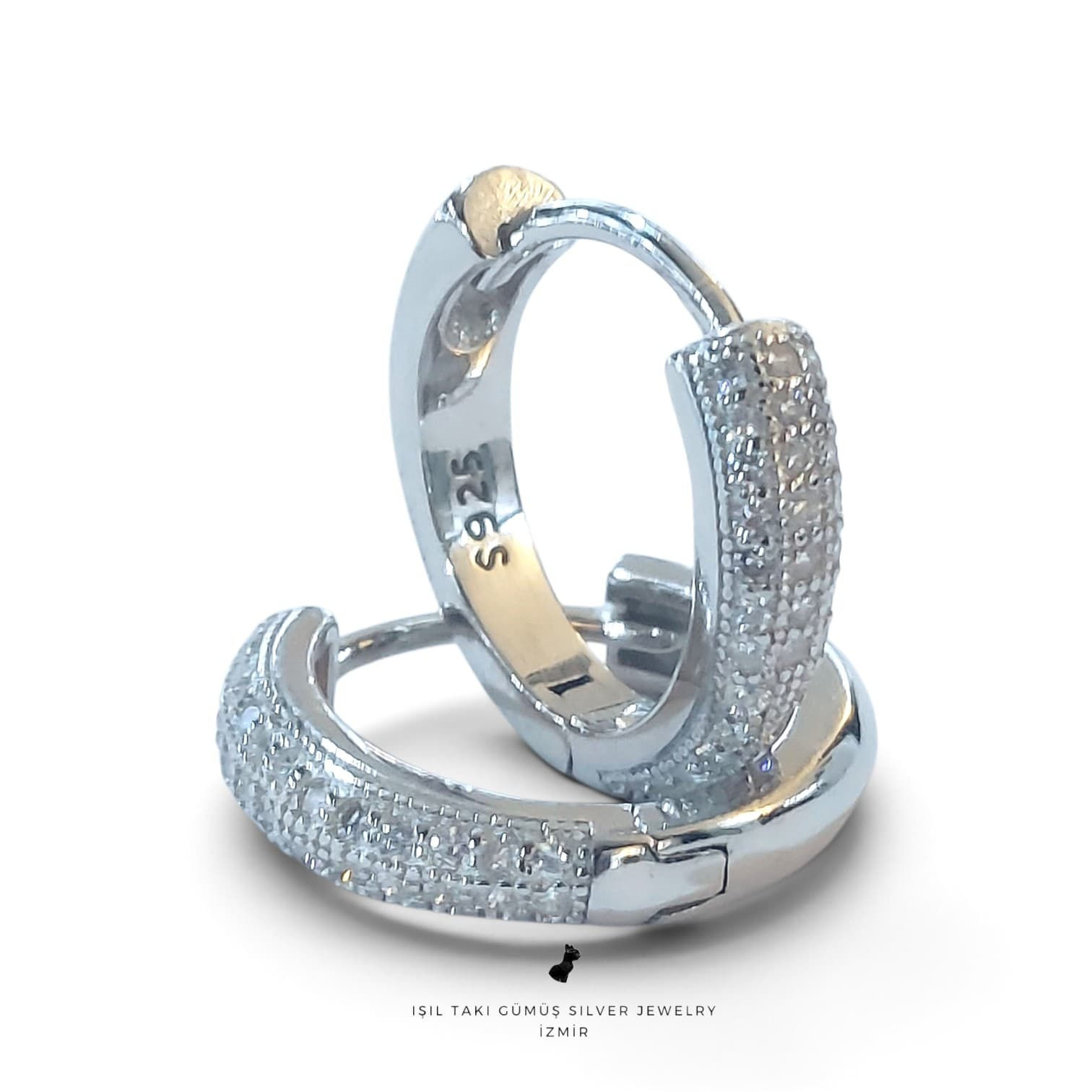 925 ayar gümüş, rodyum kaplama, 20mm zirkon taşlı halka küpe.