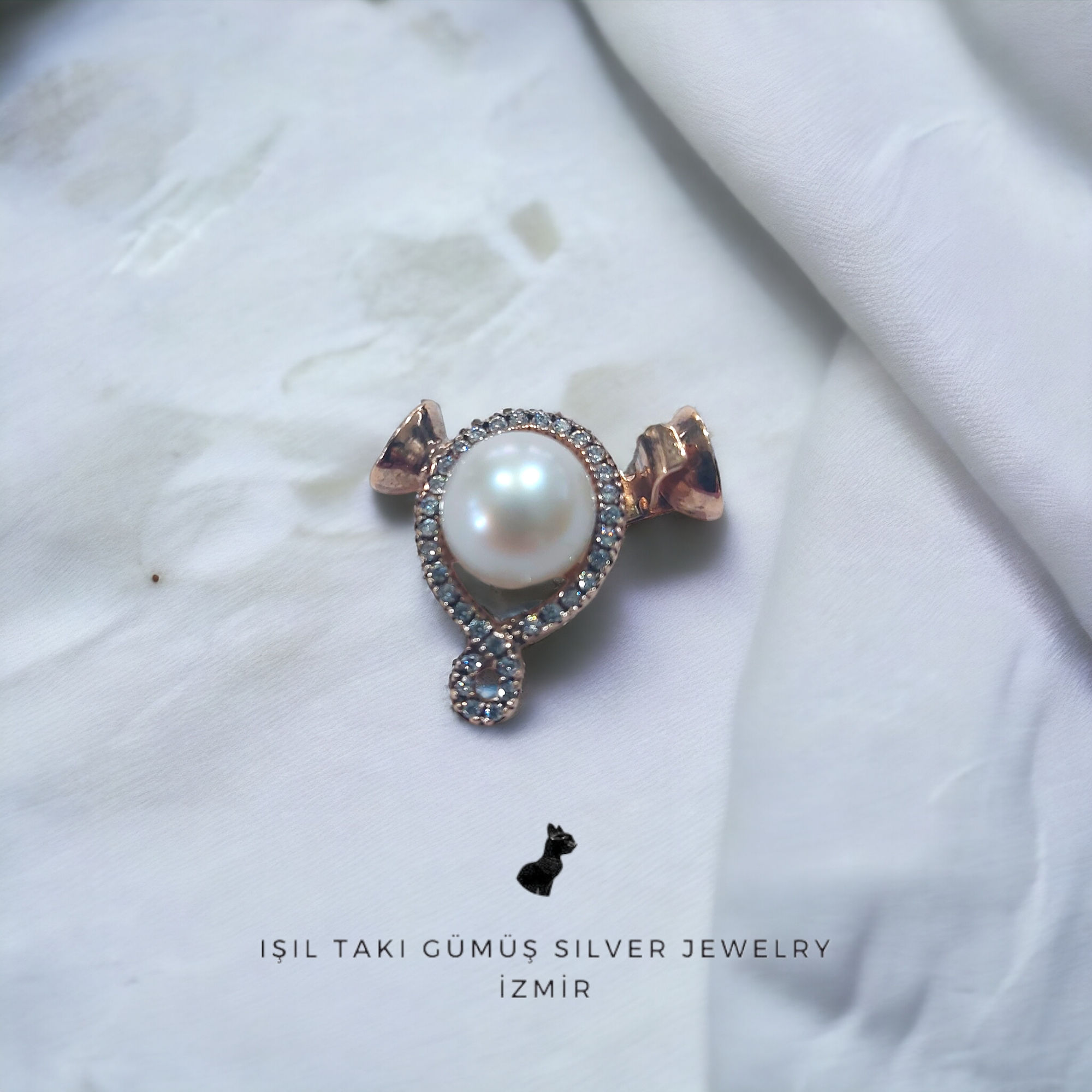 Burgulu Rose İnci Kolye Broş Kilidi