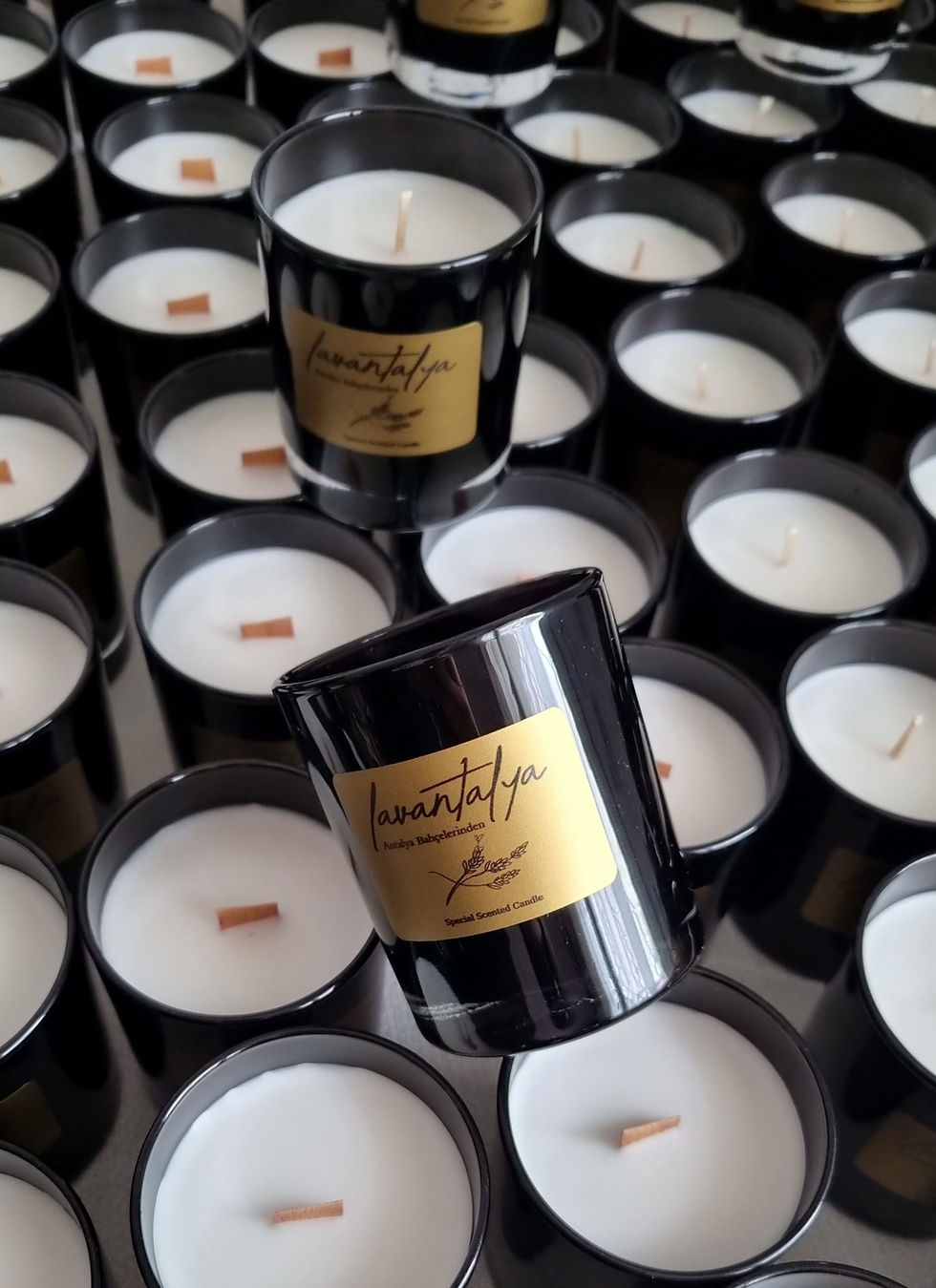 gold etiket siyah bardak mum