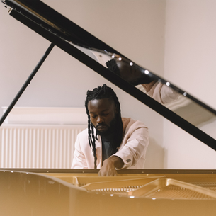 Alex Tambu releases new neo-classical and multilingual album 'Fragments'