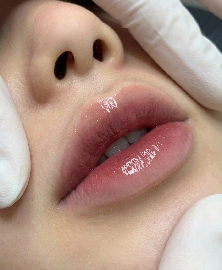 Soft gradient lips, pink or nude, natural finish