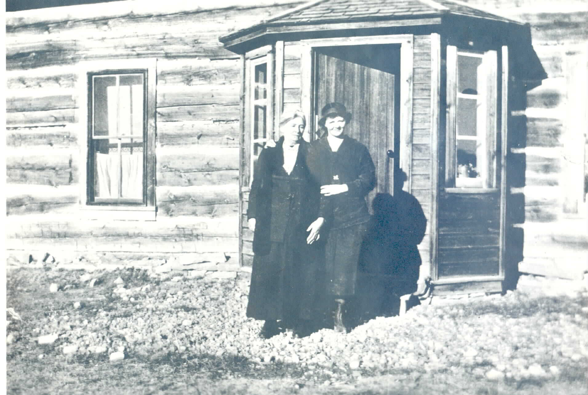 Women outside Waldron Ranch House