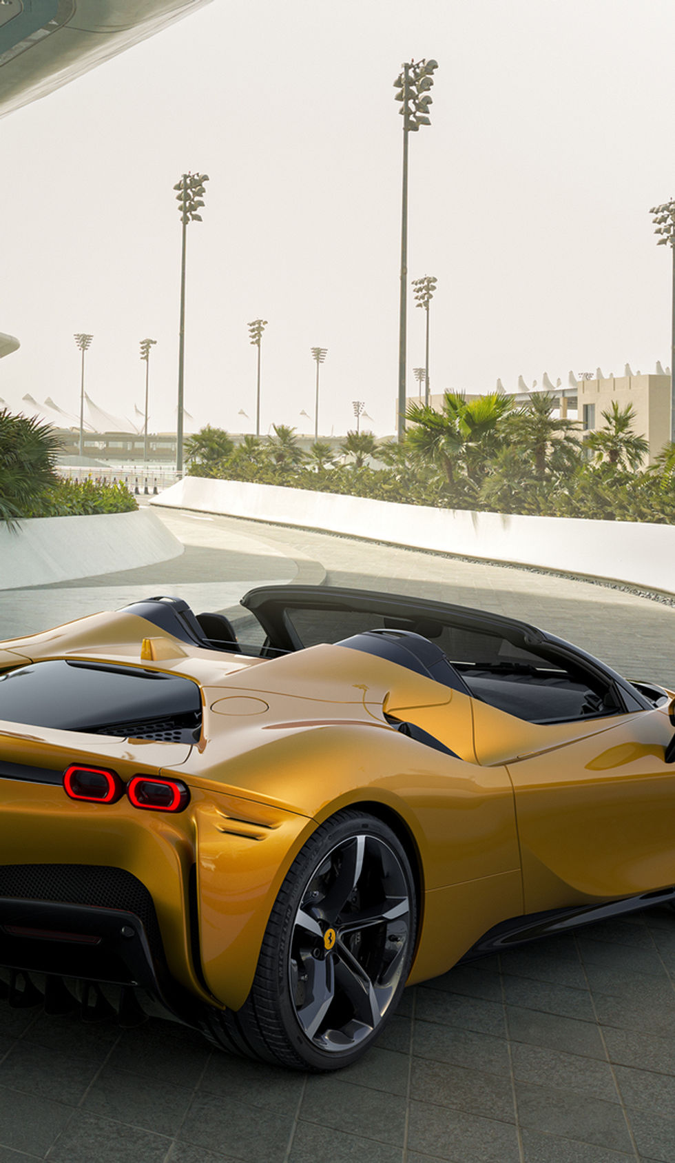 07_SF90_Spider_3-4_rear.jpg