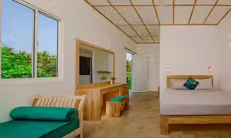Unique Luxury Beach Boat accommodation directly on Ahungalla Beach