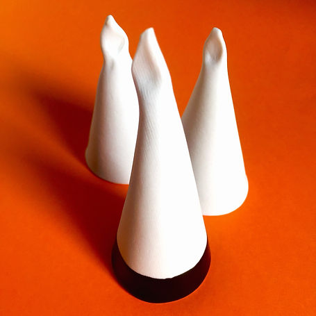 Idée cadeau MAAR Eteignoir à bougie Le Rabat joie en porcelaine et émail noir brillant