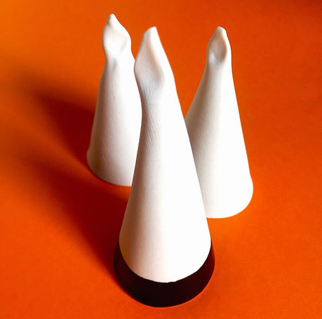 Idée cadeau MAAR Eteignoir à bougie Le Rabat joie en porcelaine et émail noir brillant
