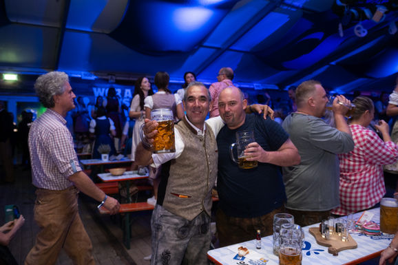 Trachten von den Heiner Wiesn Darmstadt Oktoberfest