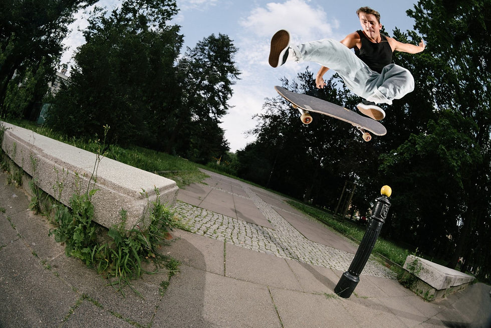 Pol_Catena_Kickflip_By_Dennis_Scholz.jpg