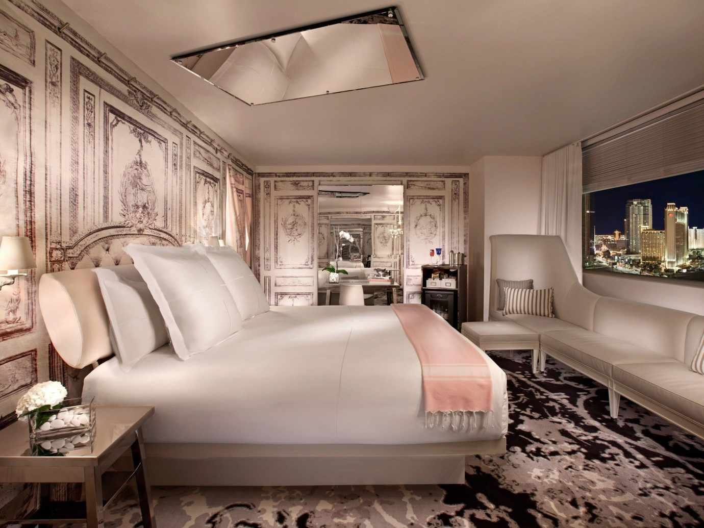 Hotel Spray Tans with Sinful Glows 