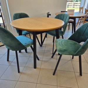 Stół "Oslo fornir dębowy" + Krzesła "Maja II"