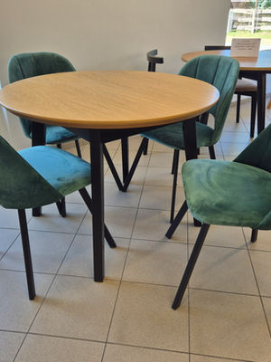 Stół "Oslo fornir dębowy" + Krzesła "Maja II"