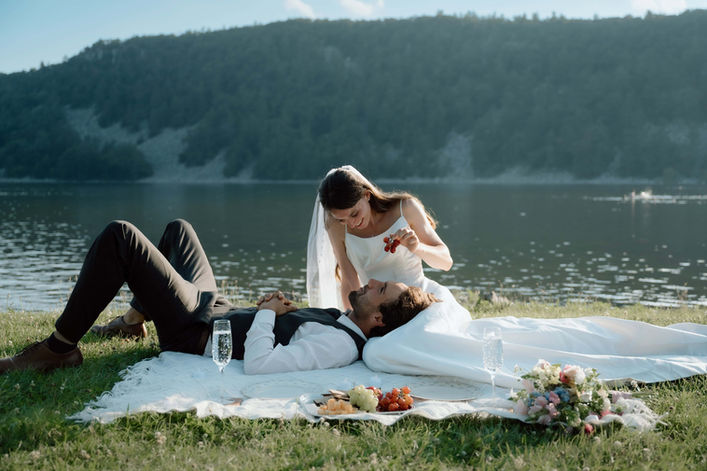 devil's lake wedding picnic