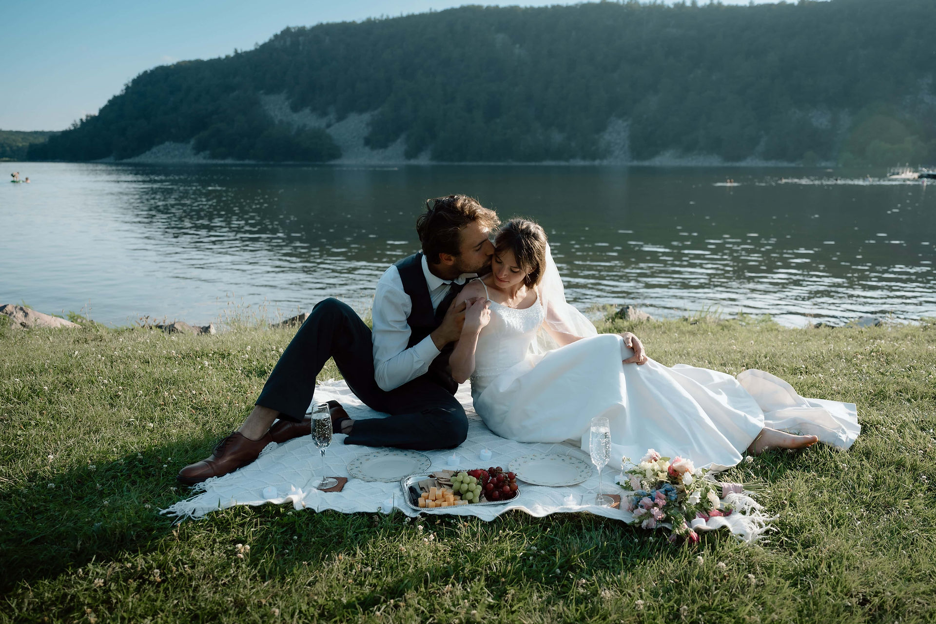 devils lake elopement picnic