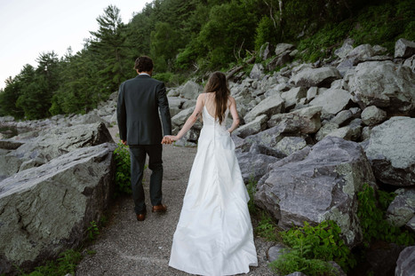 hiking elopement devils lake
