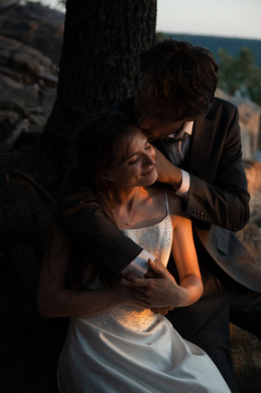 bride and groom at devils lake state park