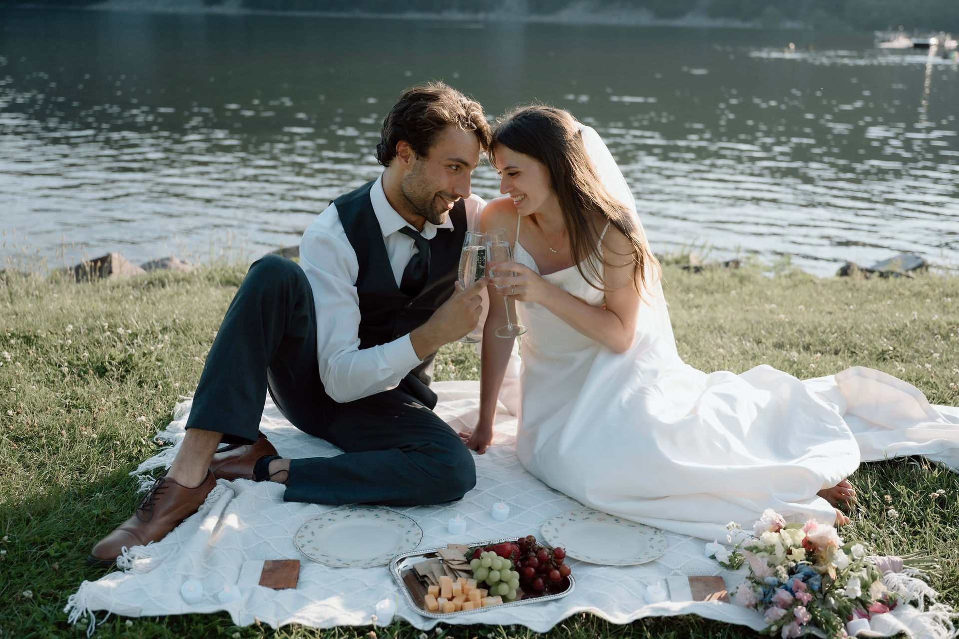 devils lake elopement picnic