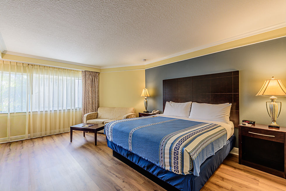 1 King Premium Room, Poolside
