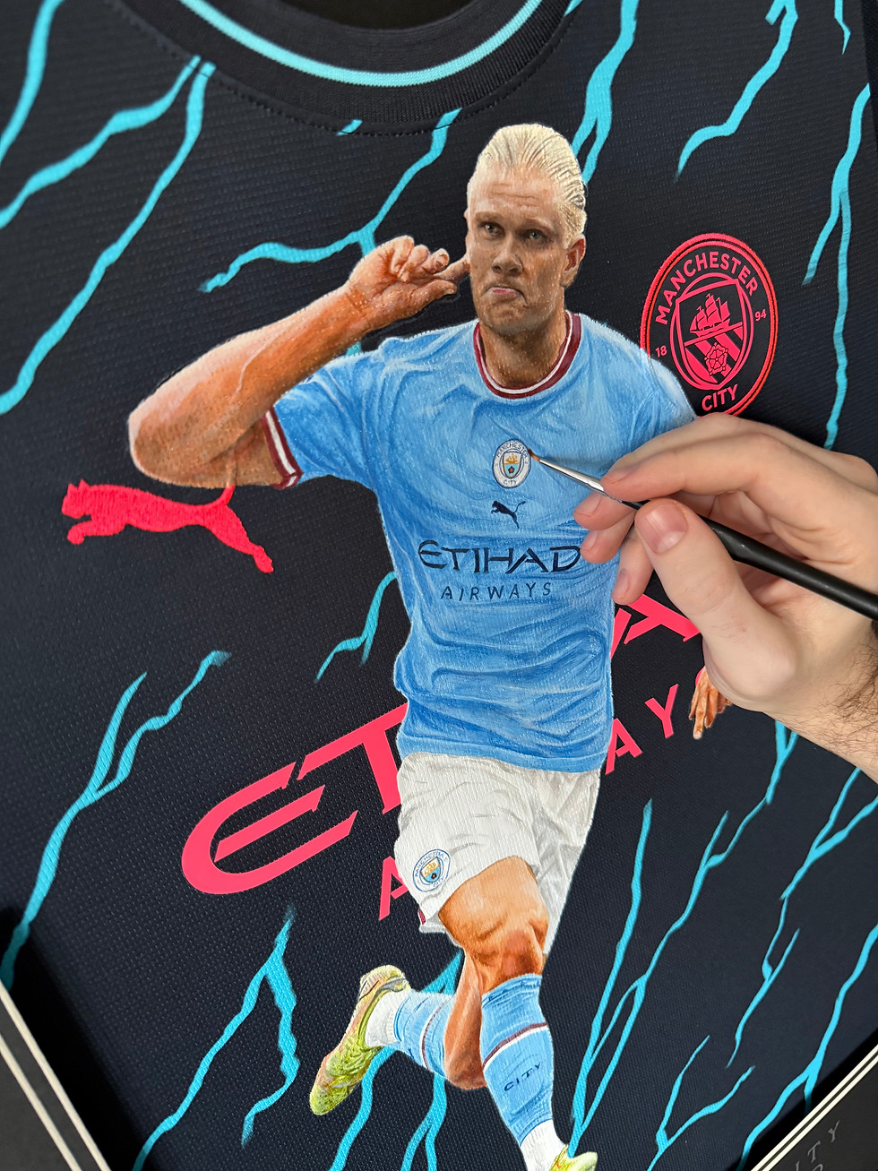 Thumbnail: Scott Strachan hand painting and Erling Haaland Manchester City Painted Jersey