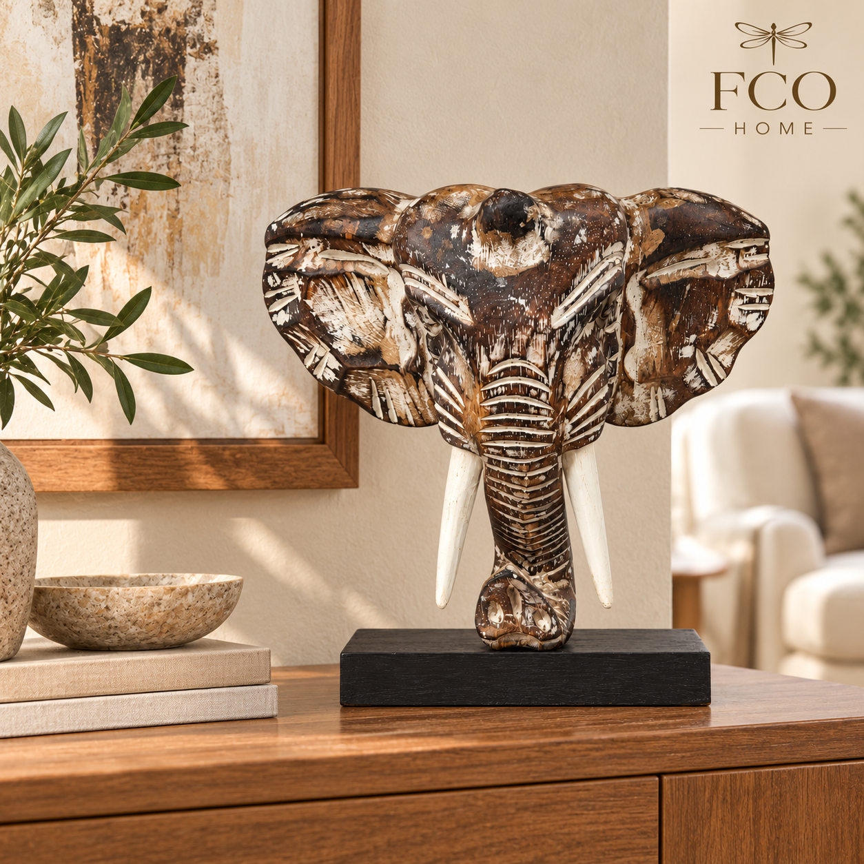 Elefante decorativo sobre aparador