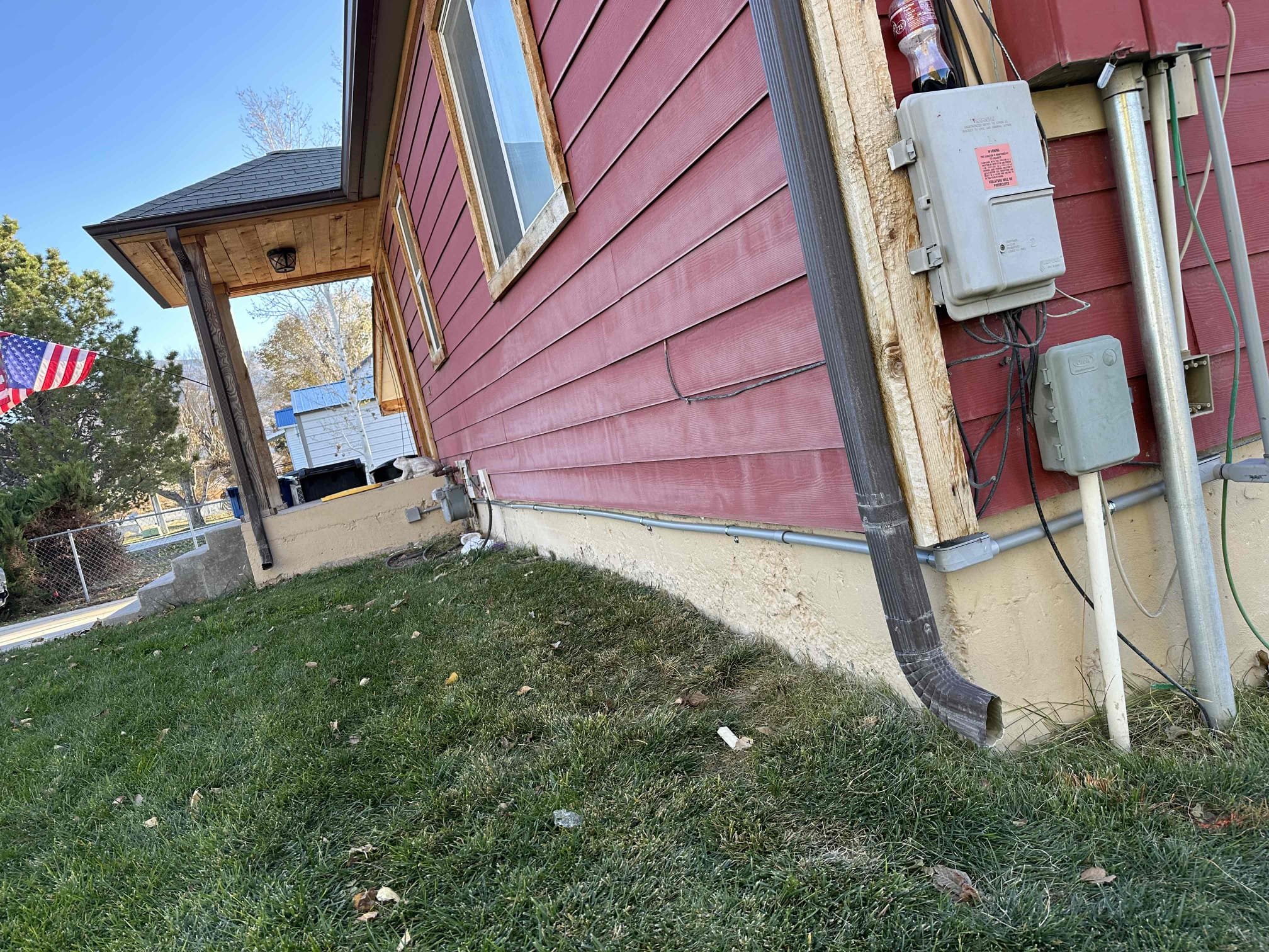 Lennox distribution system components: an odor control unit connected to a pressure increaser, suggesting clean air and efficient airflow. The visual emphasizes system integration and potential benefits for air quality and performance.