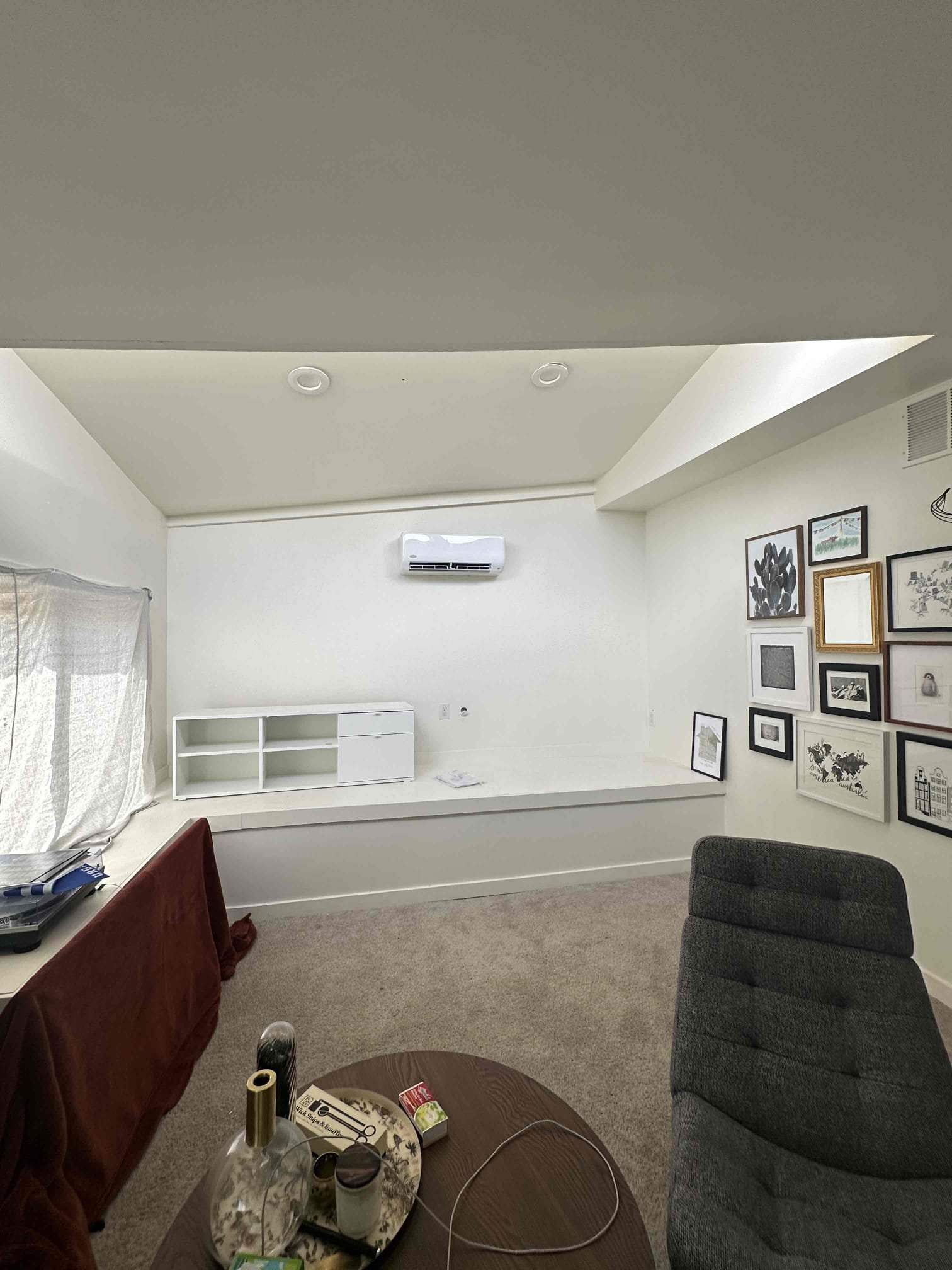 Close-up of a gleaming shower drain, strategically positioned for optimal water flow, mirroring the clean lines of a modern sink drain in a bright bathroom. The tight seal around the drain emphasizes its leak-proof design, promising a dry and worry-free experience.