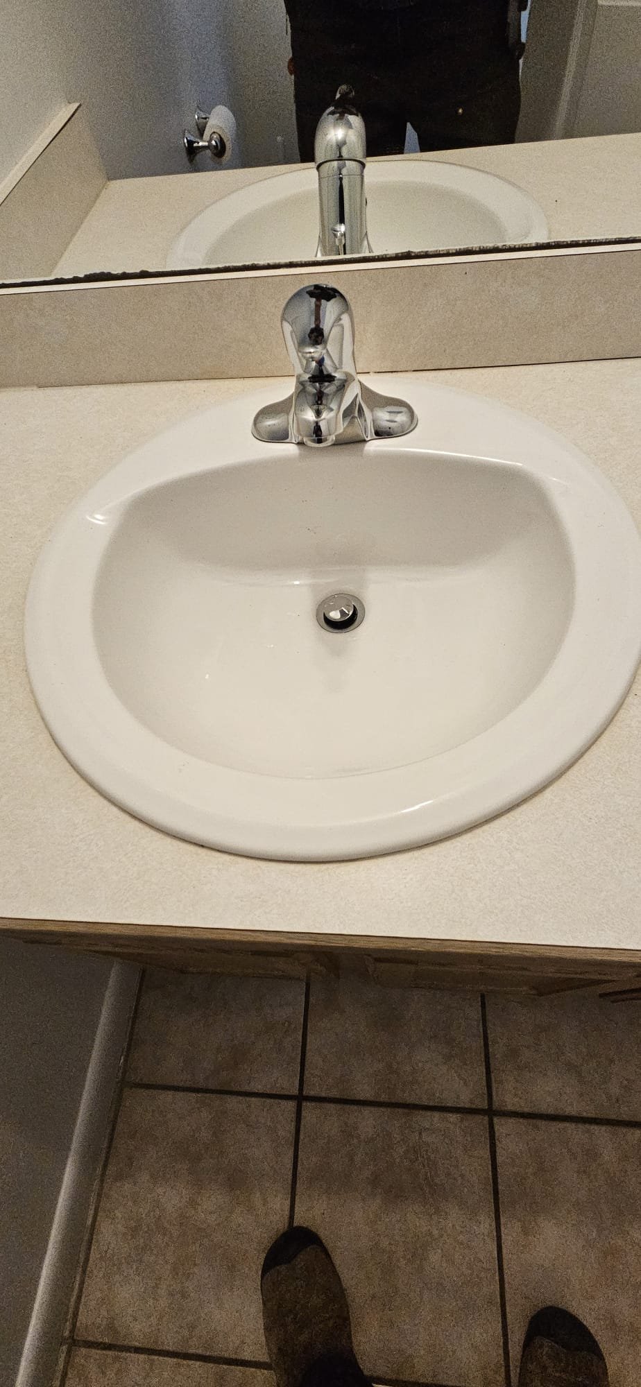 Image depicts before-and-after of a commercial laundry facility impacted by smoke. On the left, linens appear grayed and dingy, representing musty smells. On the right, freshly cleaned, bright white linens symbolize the benefits of 24-hour emergency smoke recovery, emphasizing cleanliness and odor removal.