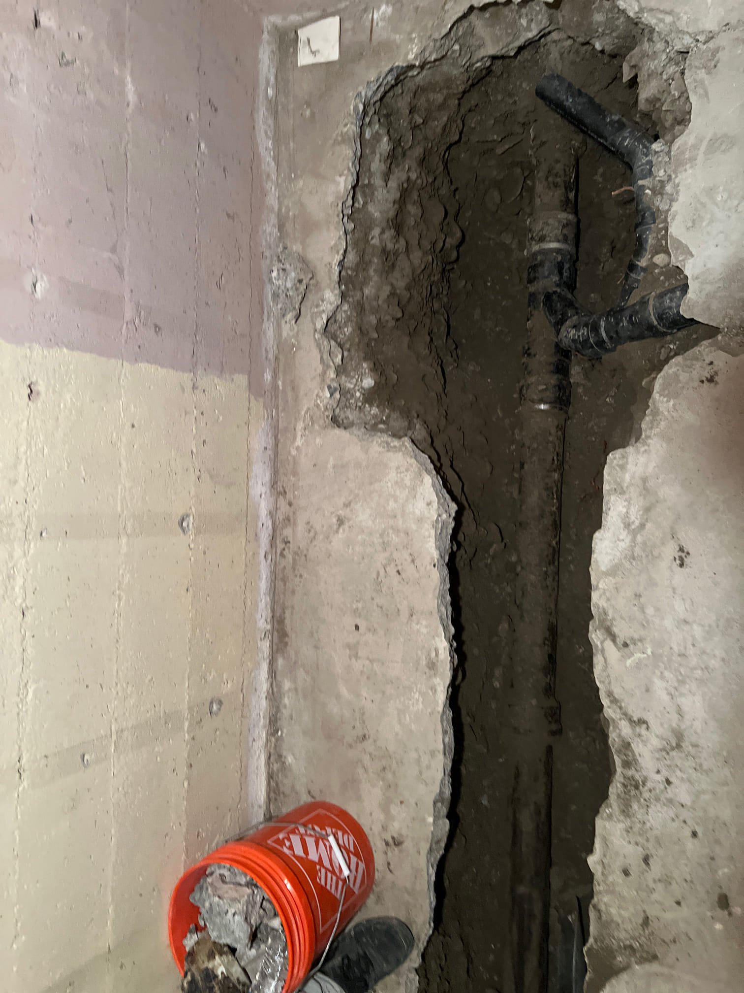 Image of a meticulously restored home interior after fire damage. Clean lines, fresh paint, and new furniture showcase the benefits of professional fire recovery services. The pristine condition highlights the thoroughness of fire recovery diagnosis and the effectiveness of the maintenance process in returning the space to its original state.