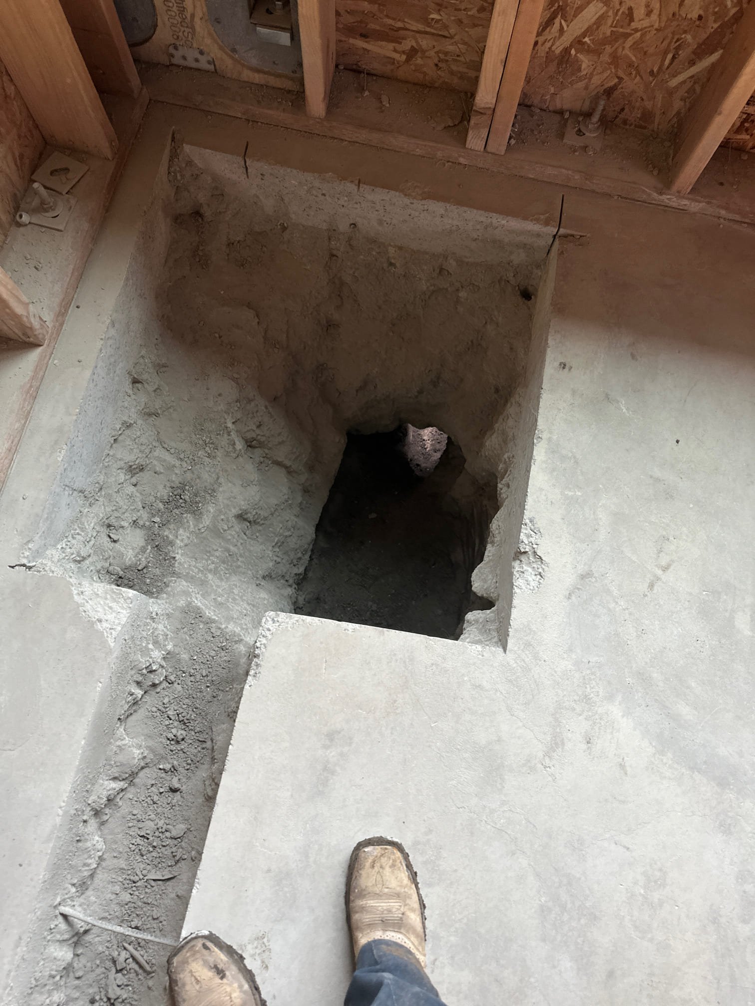 Image depicting a cross-section of a yard showing a pristine, newly installed sewer line underground. Above ground, healthy green grass and thriving plants suggest minimal disruption and a successful sewer line replacement, emphasizing the benefits of modern sewer line repair replacement techniques.