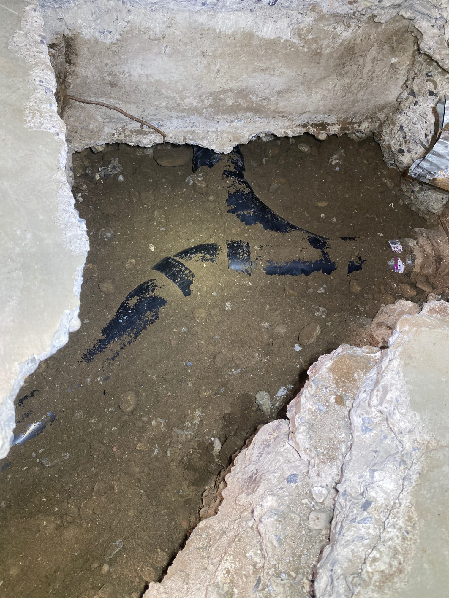 Image shows a plumber using a camera to inspect pipes, highlighting advanced plumbing leak detection and thorough inspection services.