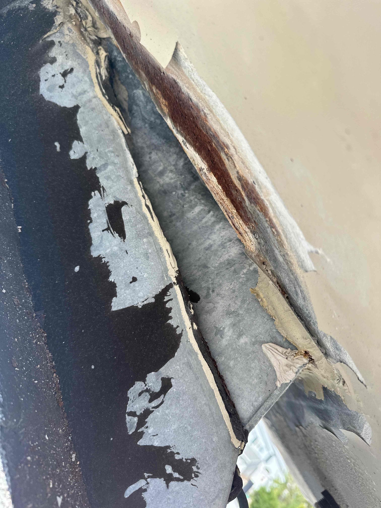 A split screen showcasing before and after a Mr. Cool 5-zone swamp cooler tune-up. On the left, a dusty, noisy swamp cooler is depicted. On the right, a clean, quiet Mr. Cool unit efficiently cools a home, illustrating the benefits of a swamp cooler tune-up service.