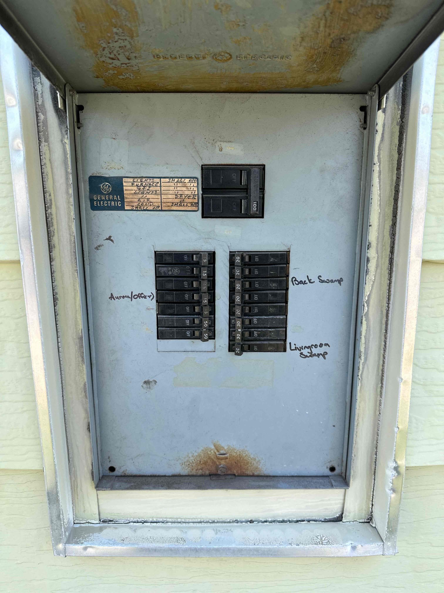 Rooftop HVAC unit, essential for residential heating and cooling. Regular maintenance, like emergency residential furnace tune-ups, ensures efficient operation and prevents breakdowns. Consider Rheem furnace reviews when choosing a reliable system for your home.