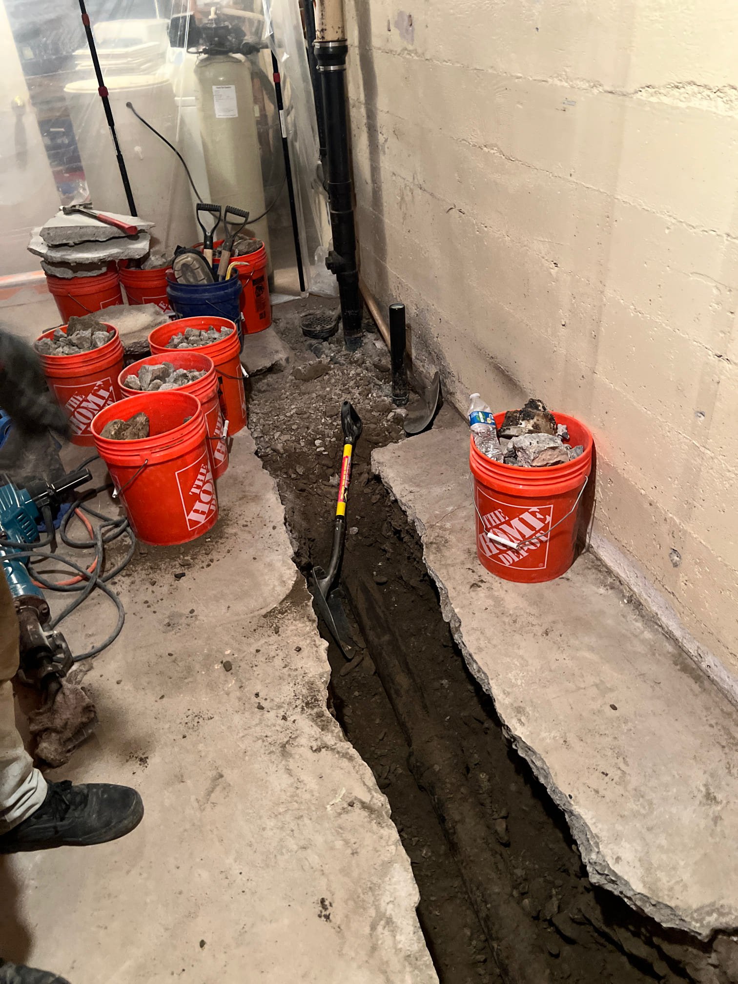 Image depicting 24-hour fire recovery services, showcasing emergency fire recovery in action. Symbolizes rapid response and comprehensive support for fire damage restoration.